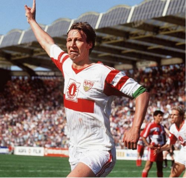 Nostalgie ve vzduchu Jak dres VfB Stuttgart z roku 1992 změnil historii klubu